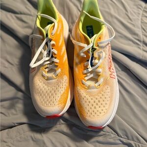 Hoka Mach 6  Yellow and White Sneakers never worn